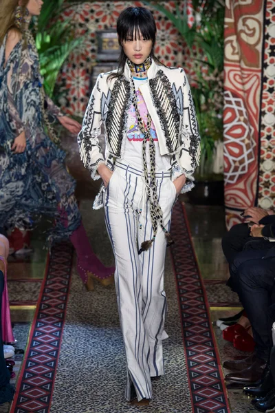 Look 25